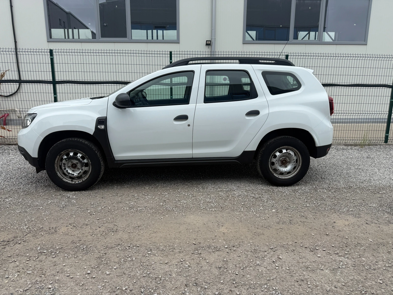 Dacia Duster Гаранционен Реален пробег , снимка 2 - Автомобили и джипове - 54885460