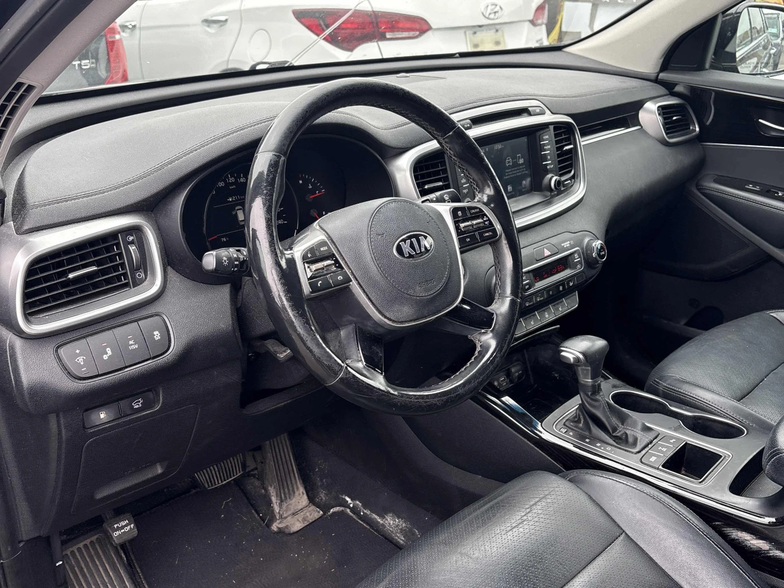 Kia Sorento, снимка 5 - Автомобили и джипове - 55690322