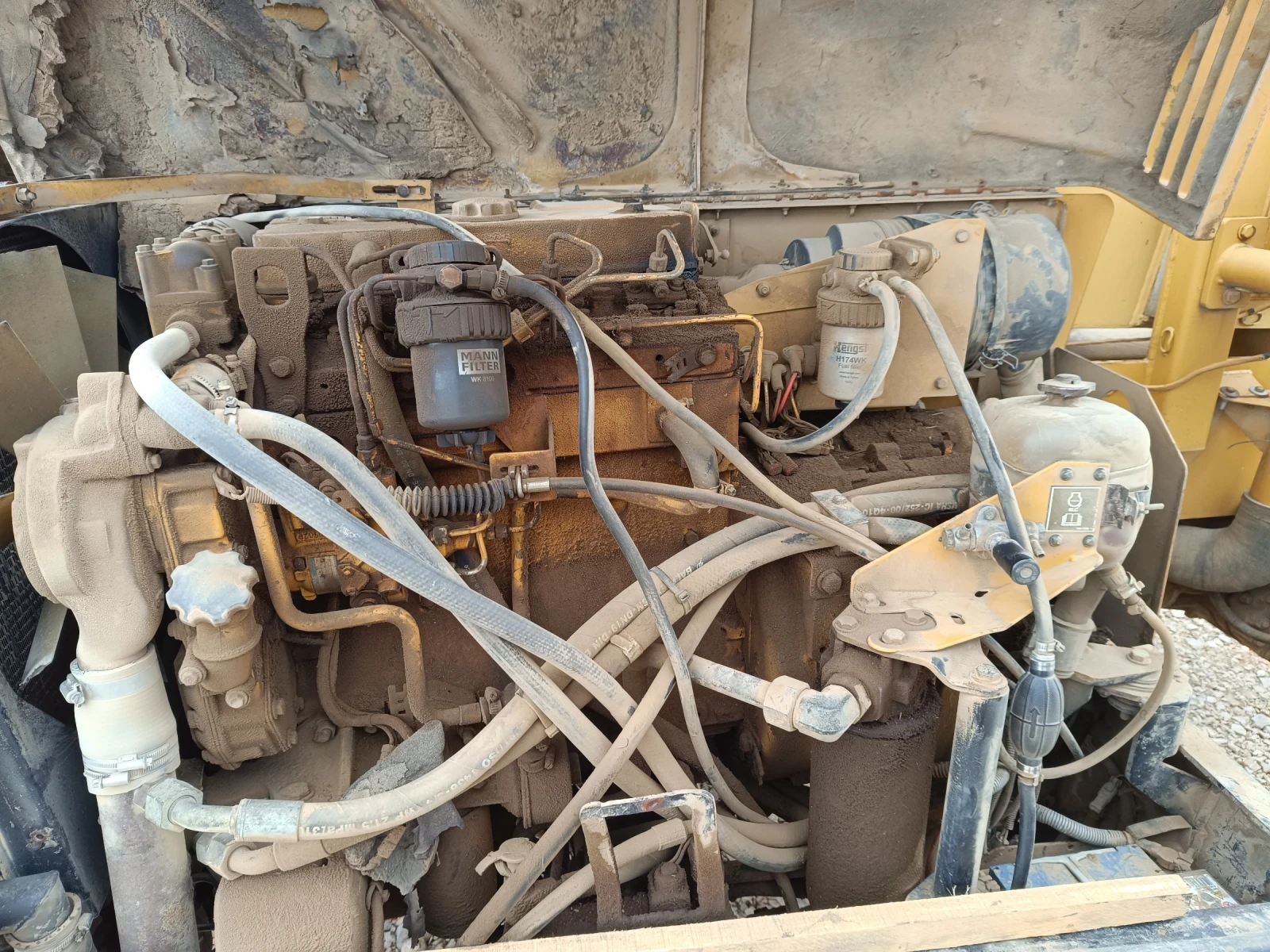 Телескопичен товарач Caterpillar TH62 - изображение 8