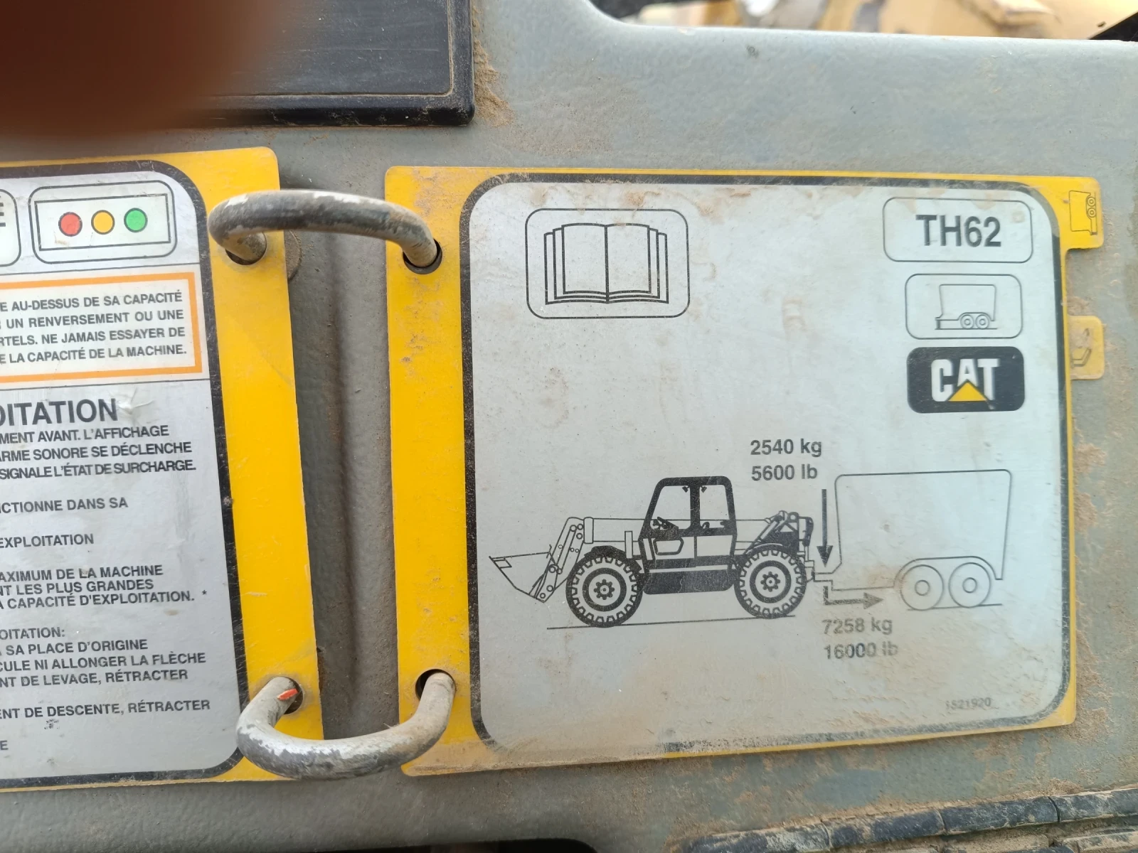 Телескопичен товарач Caterpillar TH62 - изображение 5