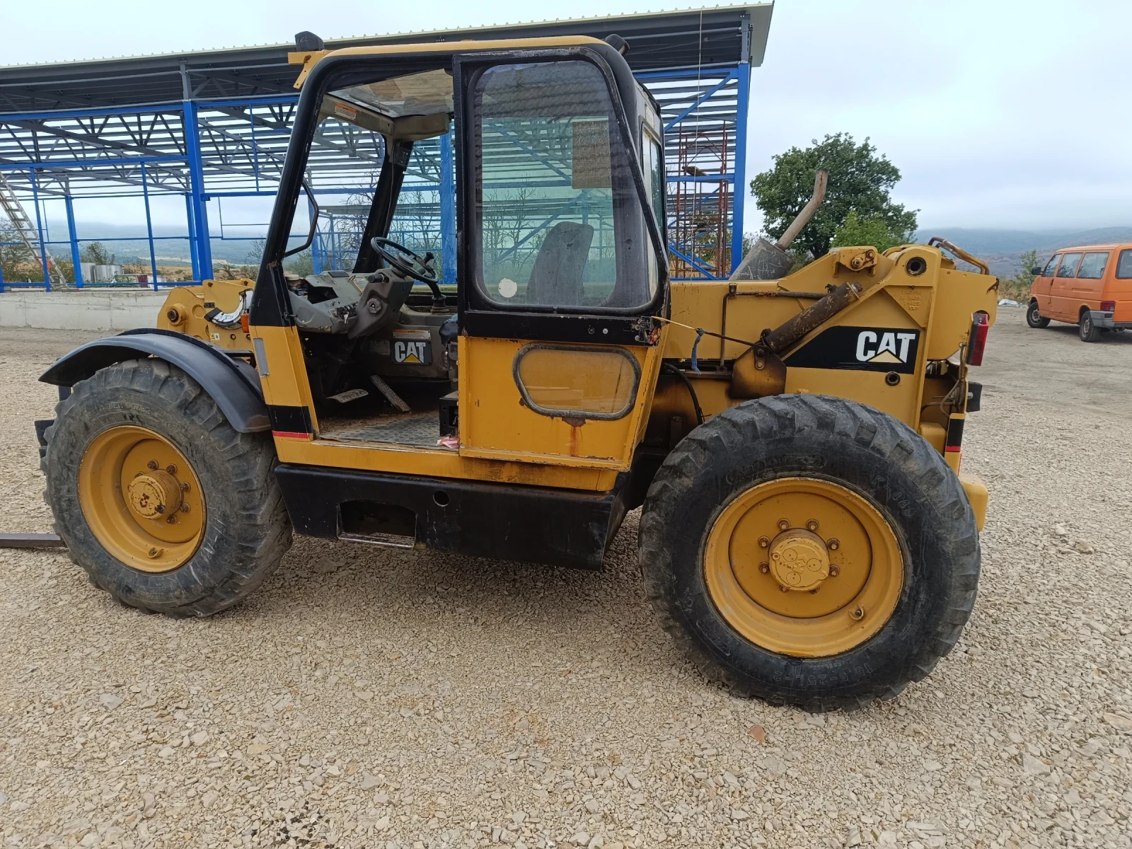 Телескопичен товарач Caterpillar TH62 - изображение 3