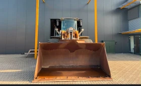 Челен товарач Liebherr L 586, снимка 4
