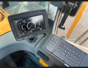 Челен товарач Liebherr L 586, снимка 7