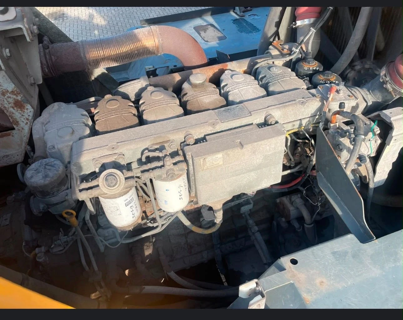 Челен товарач Liebherr L 586, снимка 8 - Индустриална техника - 56706434