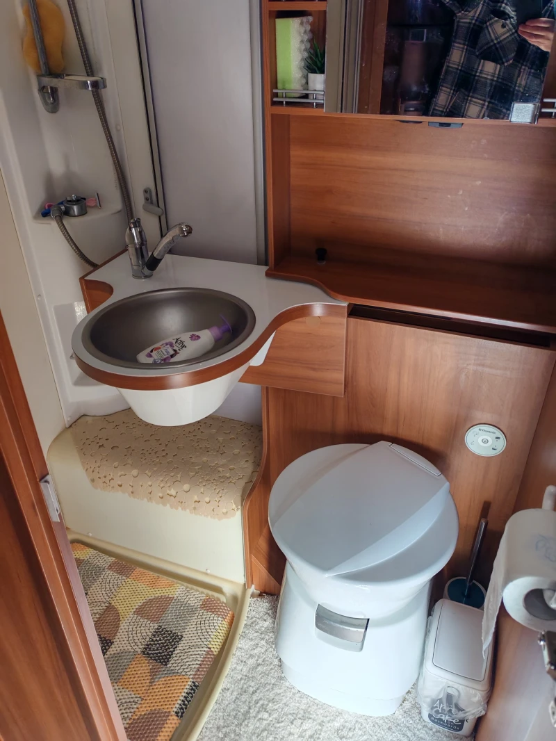 Кемпер Knaus Sky Wave 650MG, снимка 5 - Каравани и кемпери - 53341976