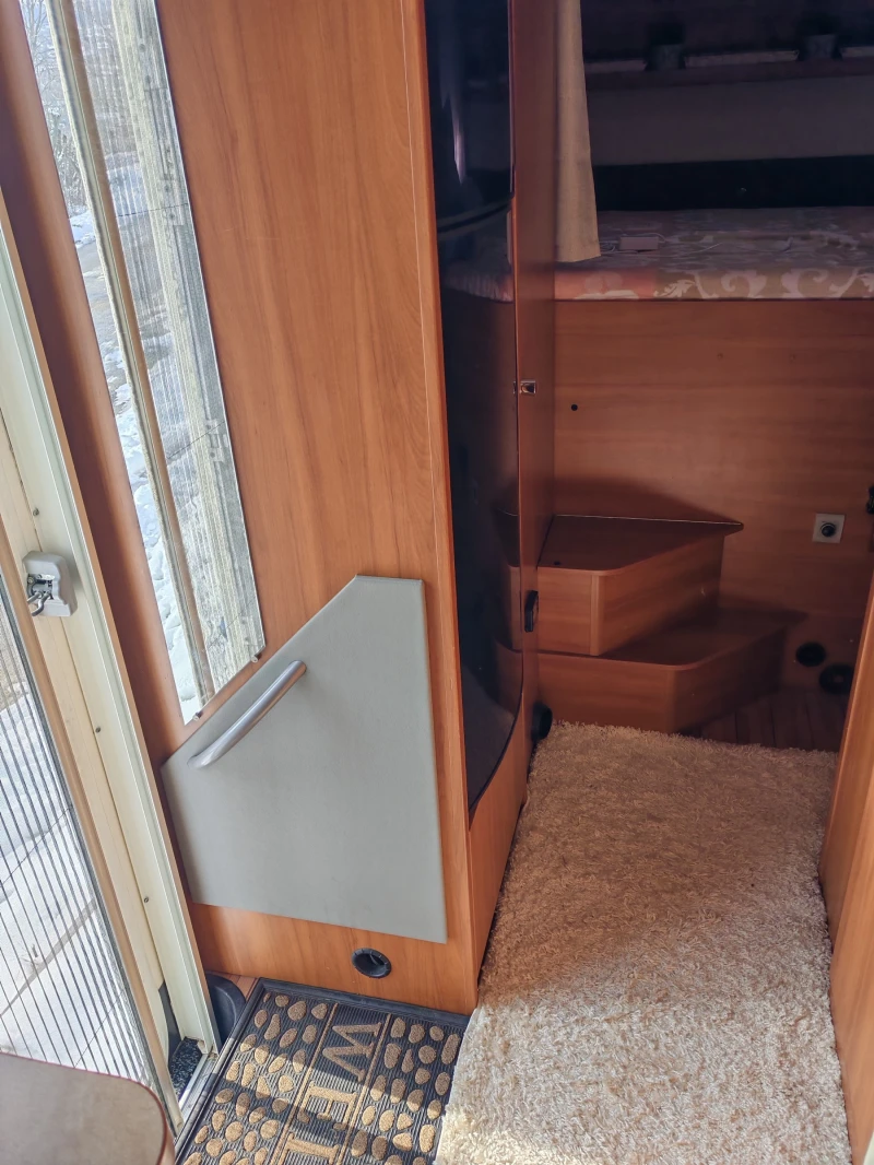 Кемпер Knaus Sky Wave 650MG, снимка 10 - Каравани и кемпери - 53341976