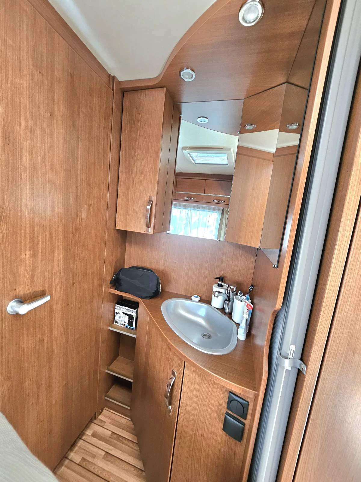 �������� Knaus | Mobile.bg � ����������� 13