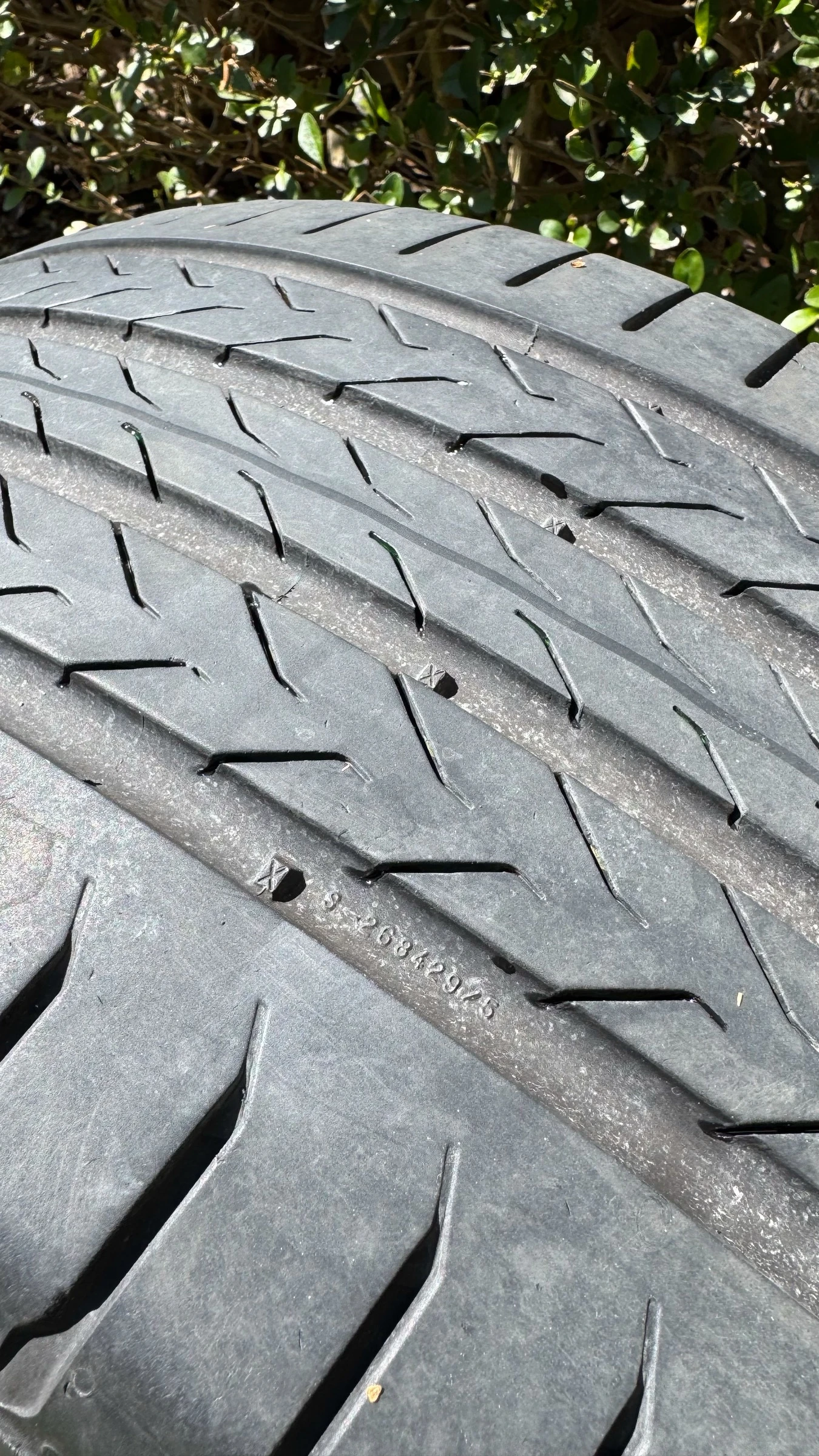 Гуми Летни 245/45R19, снимка 5 - Гуми и джанти - 54138391