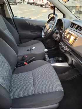 Toyota Yaris 1.3i * 99кс * Face * Navi, снимка 13