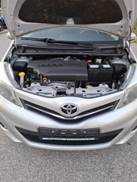Toyota Yaris 1.3i * 99кс * Face * Navi, снимка 9
