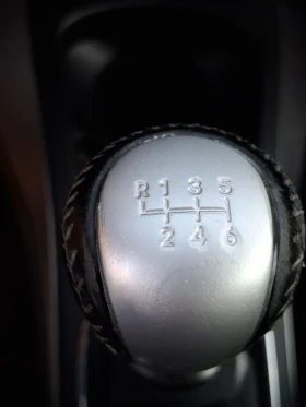 Toyota Yaris 1.3i * 99кс * Face * Navi, снимка 10