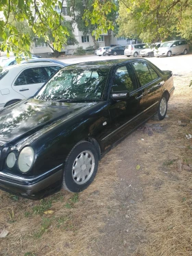 Mercedes-Benz E 200, снимка 1