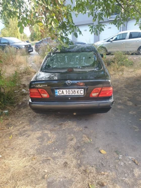 Mercedes-Benz E 200, снимка 6