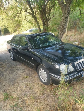 Mercedes-Benz E 200, снимка 3