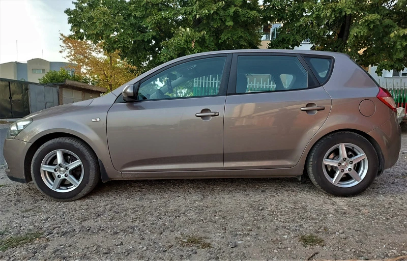 Kia Ceed 1.4i Germany, снимка 6 - Автомобили и джипове - 42309262