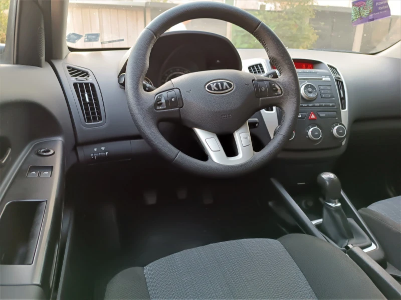 Kia Ceed 1.4i Germany, снимка 12 - Автомобили и джипове - 42309262