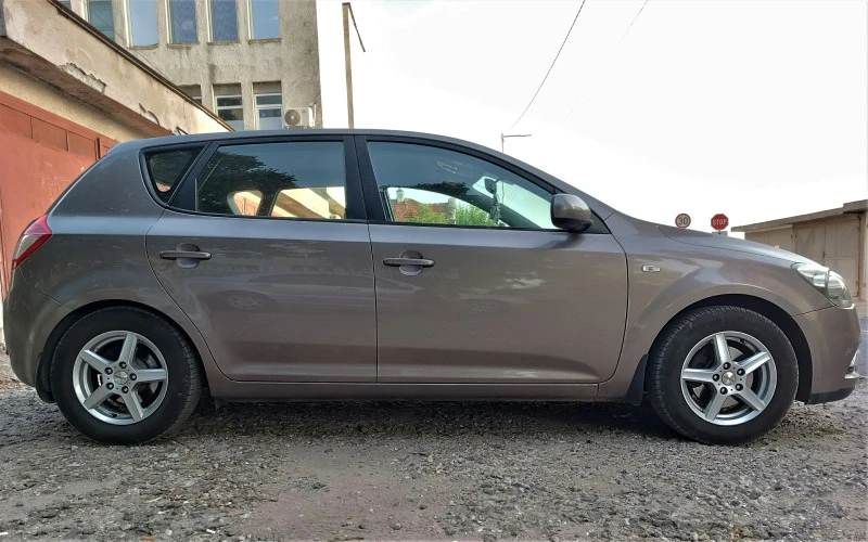 Kia Ceed 1.4i Germany, снимка 2 - Автомобили и джипове - 42309262