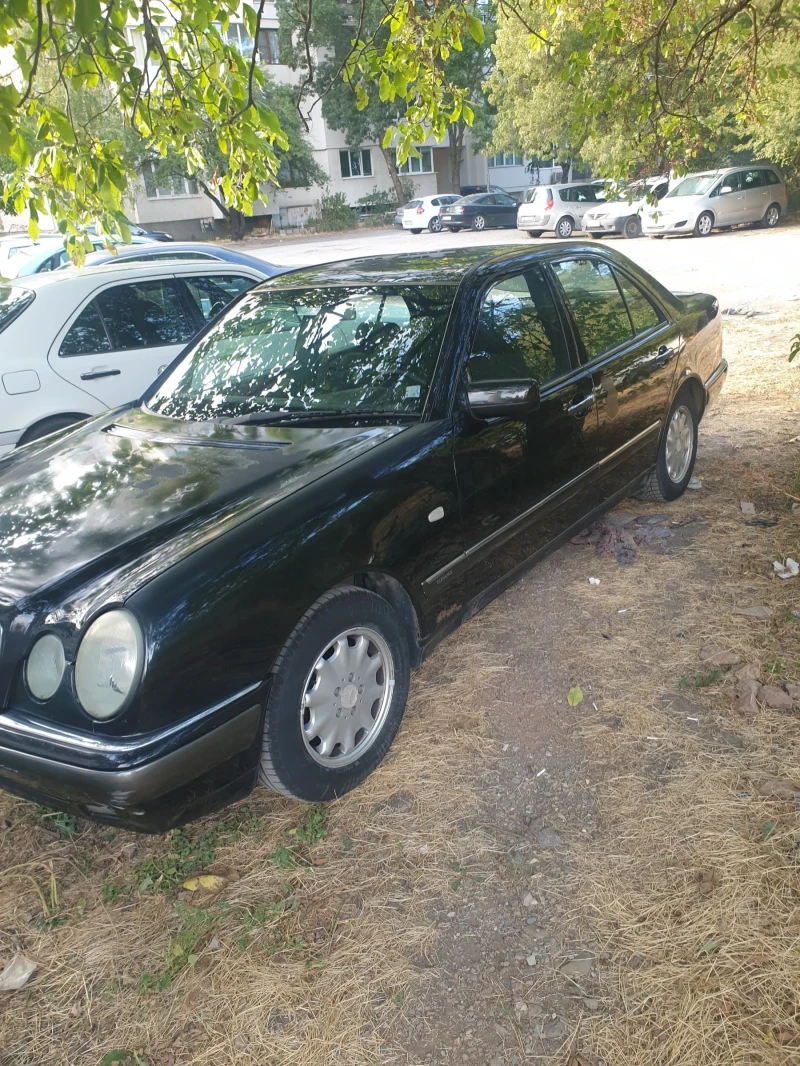 Mercedes-Benz E 200, снимка 1 - Автомобили и джипове - 47320712