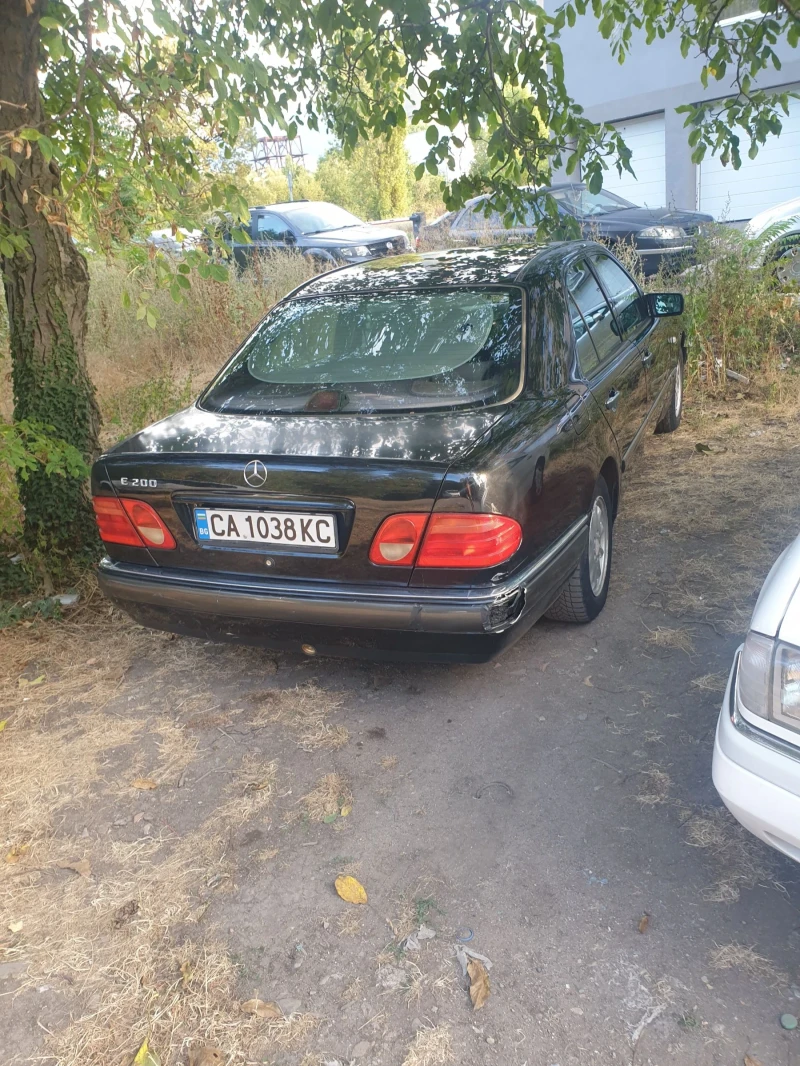 Mercedes-Benz E 200, снимка 5 - Автомобили и джипове - 47320712