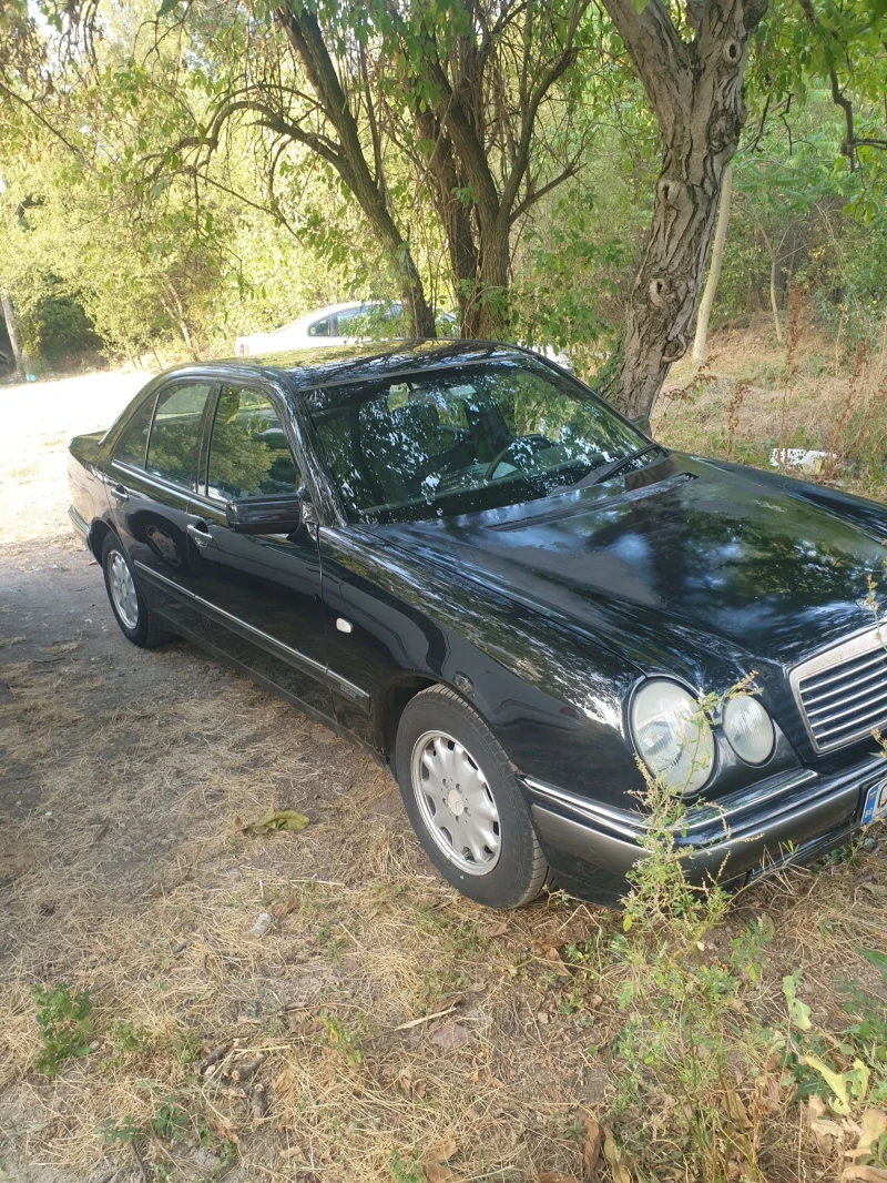 Mercedes-Benz E 200, снимка 3 - Автомобили и джипове - 47320712