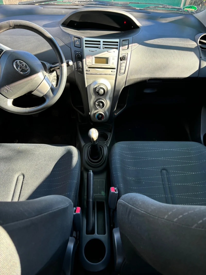 Toyota Yaris 1.3, снимка 8 - Автомобили и джипове - 48381202