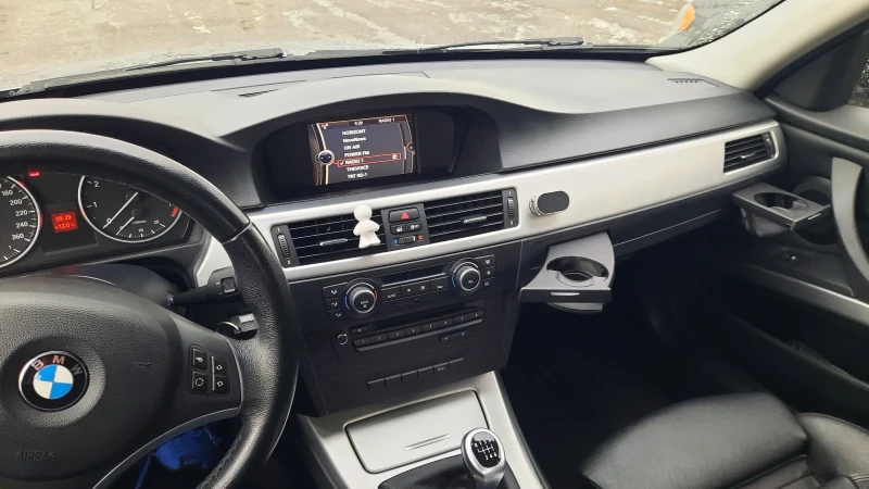 BMW 320 I, снимка 7 - Автомобили и джипове - 52360417