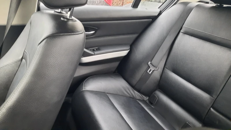 BMW 320 I, снимка 12 - Автомобили и джипове - 52360417