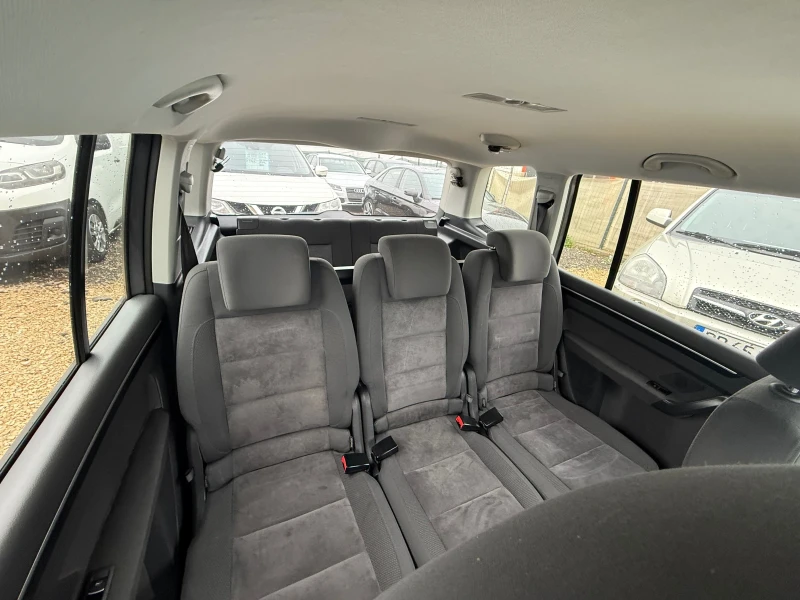 VW Touran 2.0 - Автоматик, снимка 14 - Автомобили и джипове - 52529453