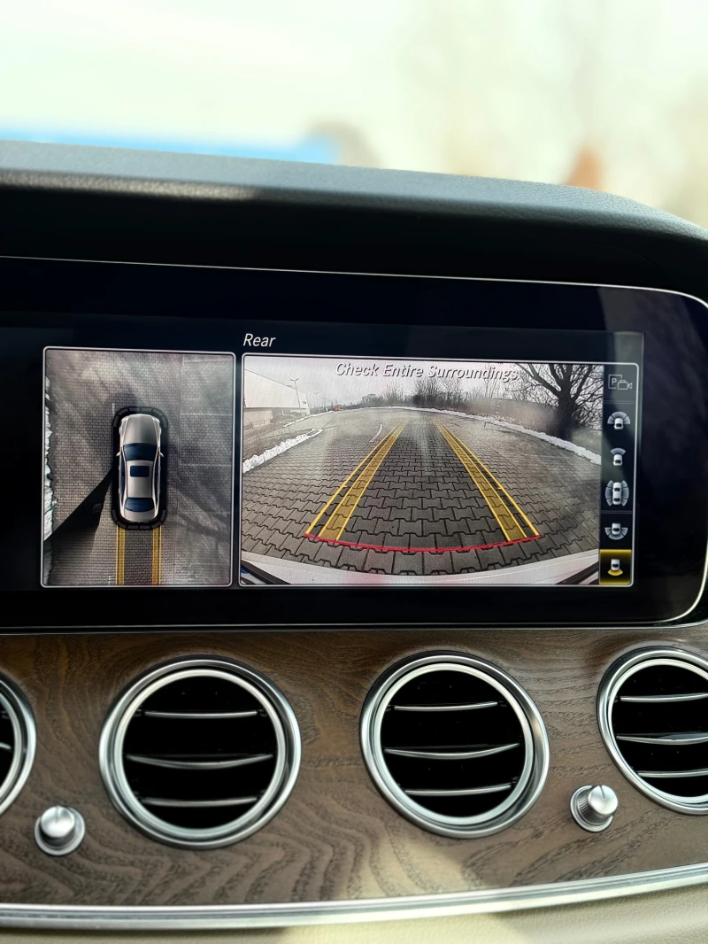 Mercedes-Benz E 300 4M* AMG* Wide* Burm* Distr* 360* HUD* Пано* Подгре, снимка 16 - Автомобили и джипове - 53597561