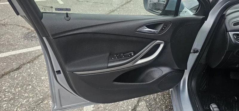 Opel Astra 1.6 DTCI AVTOMAT КАМЕРА, снимка 10 - Автомобили и джипове - 55152021