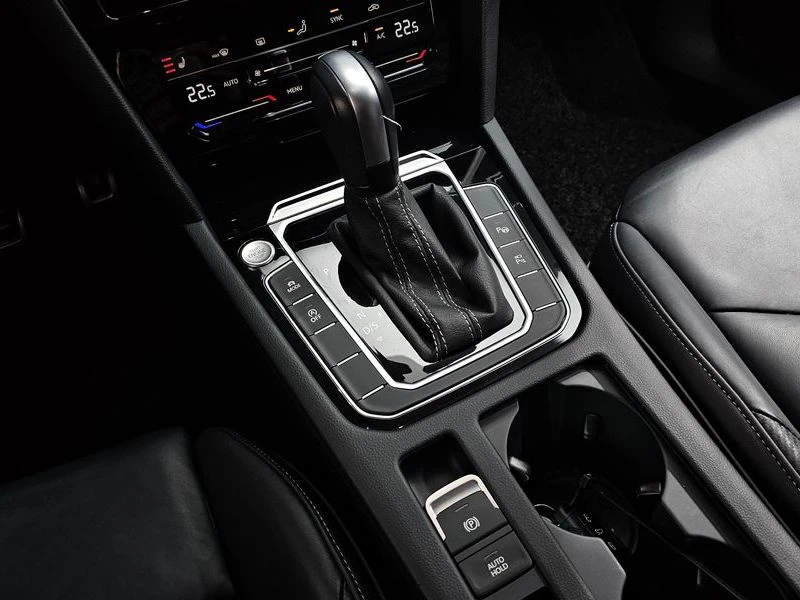 VW Arteon 2.0 TDI R-LIINE 4Motion| 148к.с.| ВКЛ.ТЕХНОТЕСТ, снимка 9 - Автомобили и джипове - 55650144