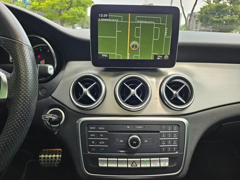 Mercedes-Benz CLA 250 4Matic Amg Line, снимка 14 - Автомобили и джипове - 55652438