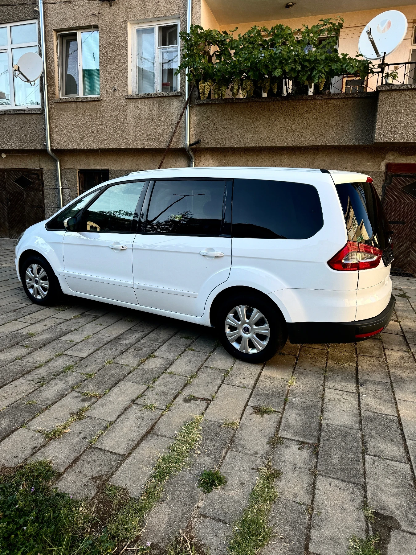 Ford Galaxy GALAXY TREND 2.0 D - изображение 5
