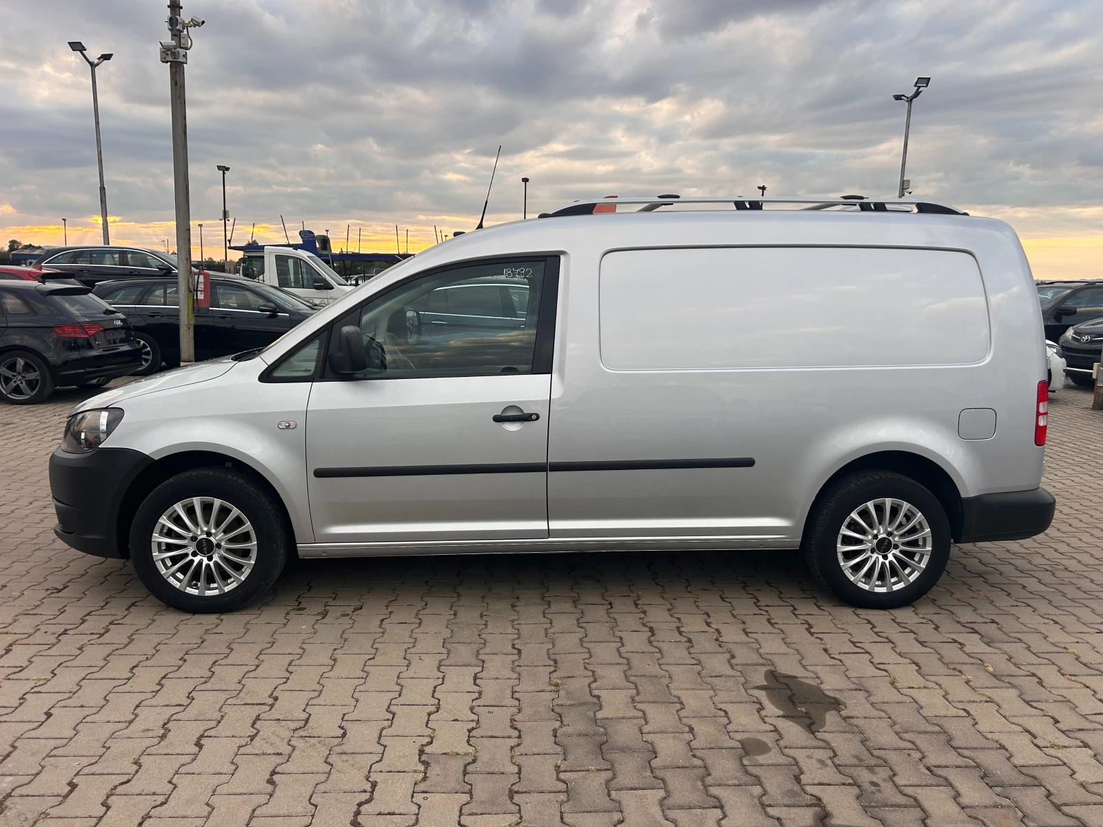 VW Caddy MAXI 1.6 TDI NAVI EURO 5  - изображение 9