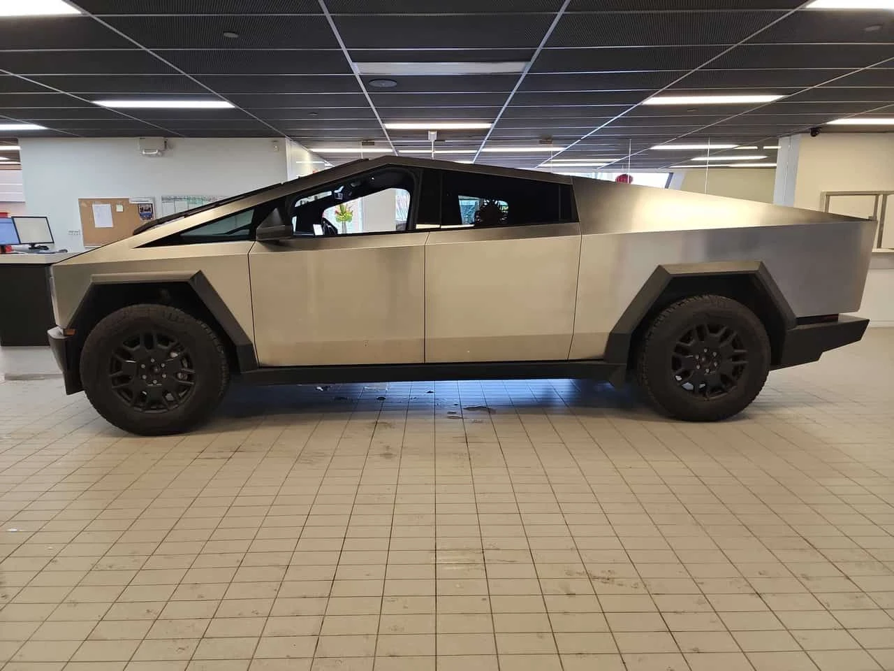 Tesla Cybertruck * AWD * PANO* ПОДГРЕВ* KEYLESS* 360*  - изображение 2