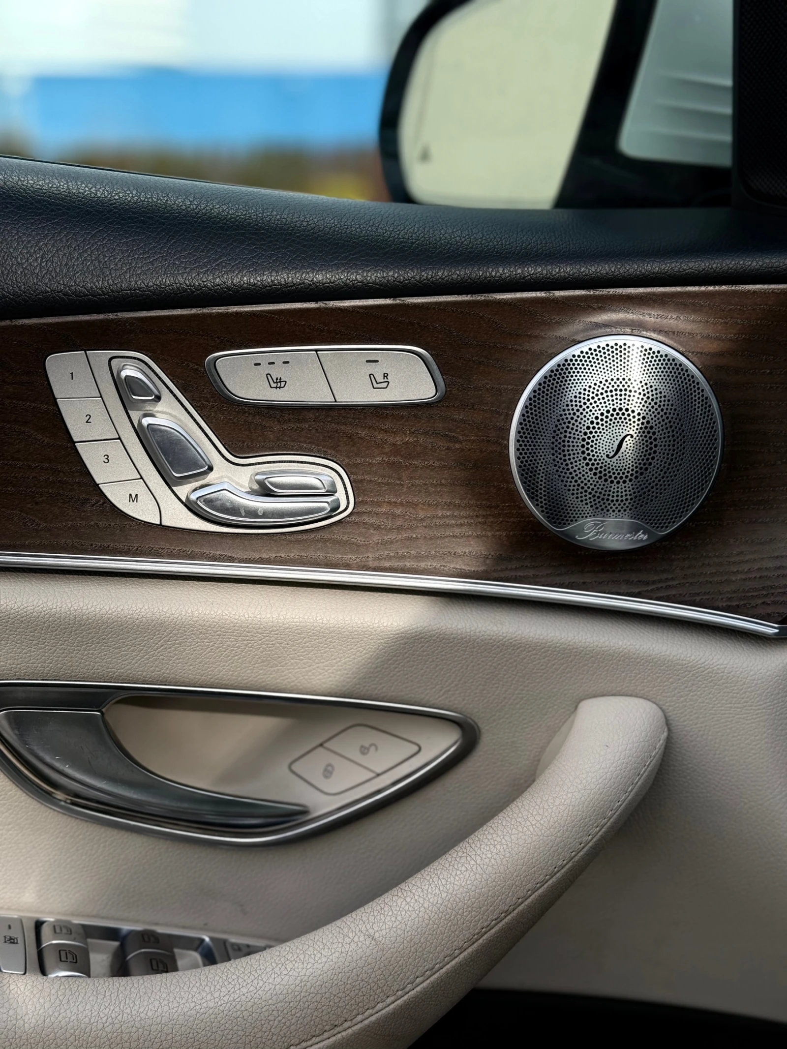 Mercedes-Benz E 300 4M* AMG* Wide* Burm* Distr* 360* HUD* Пано* Подгре - изображение 10