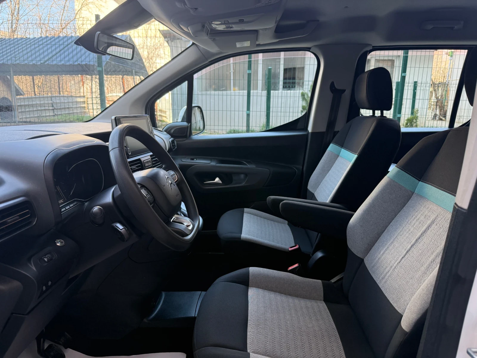 Citroen Berlingo 1.3i Turbo* full* , снимка 7 - Автомобили и джипове - 53846414