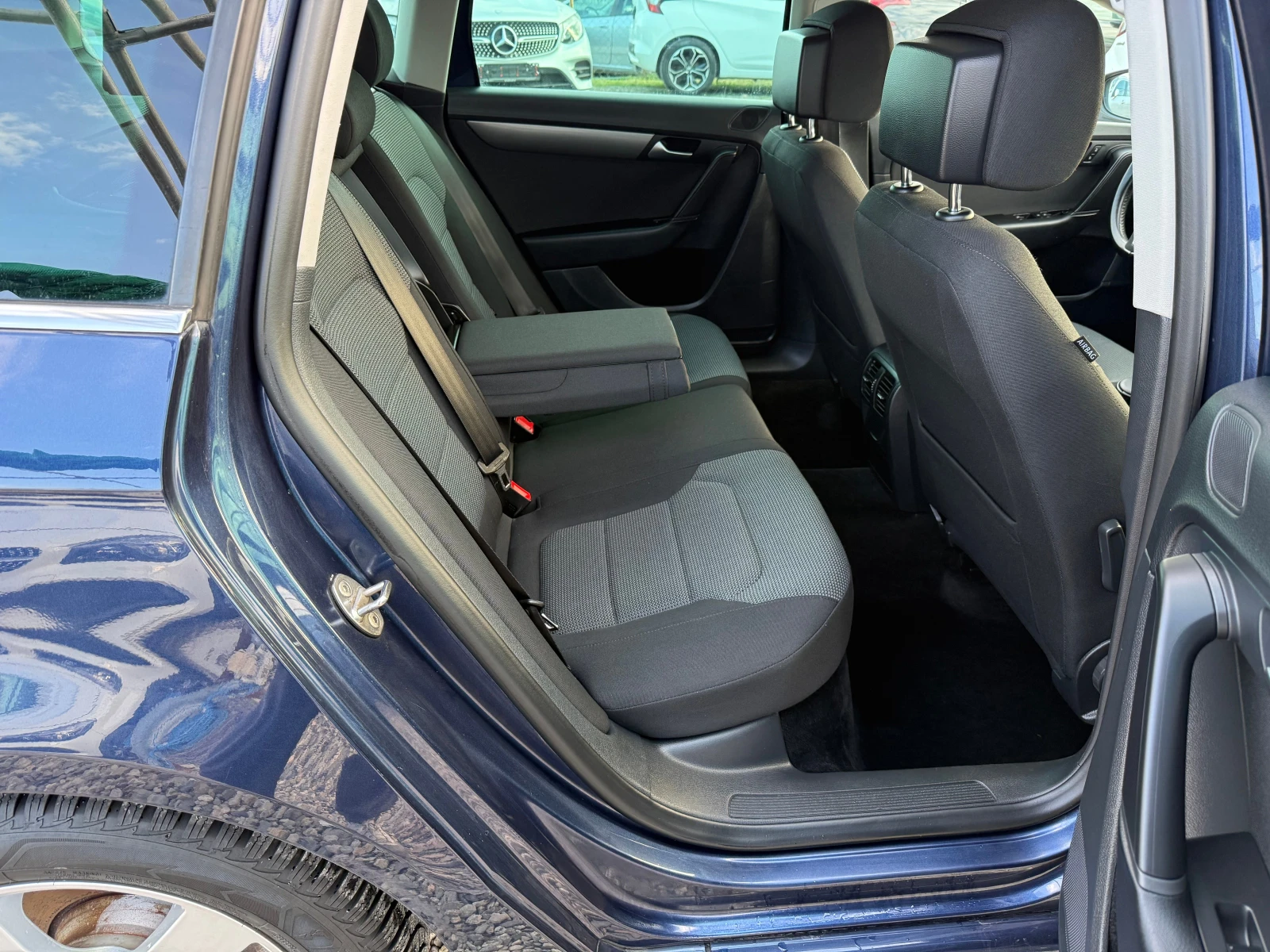 VW Passat 2.0 tdi, снимка 13 - Автомобили и джипове - 53988735