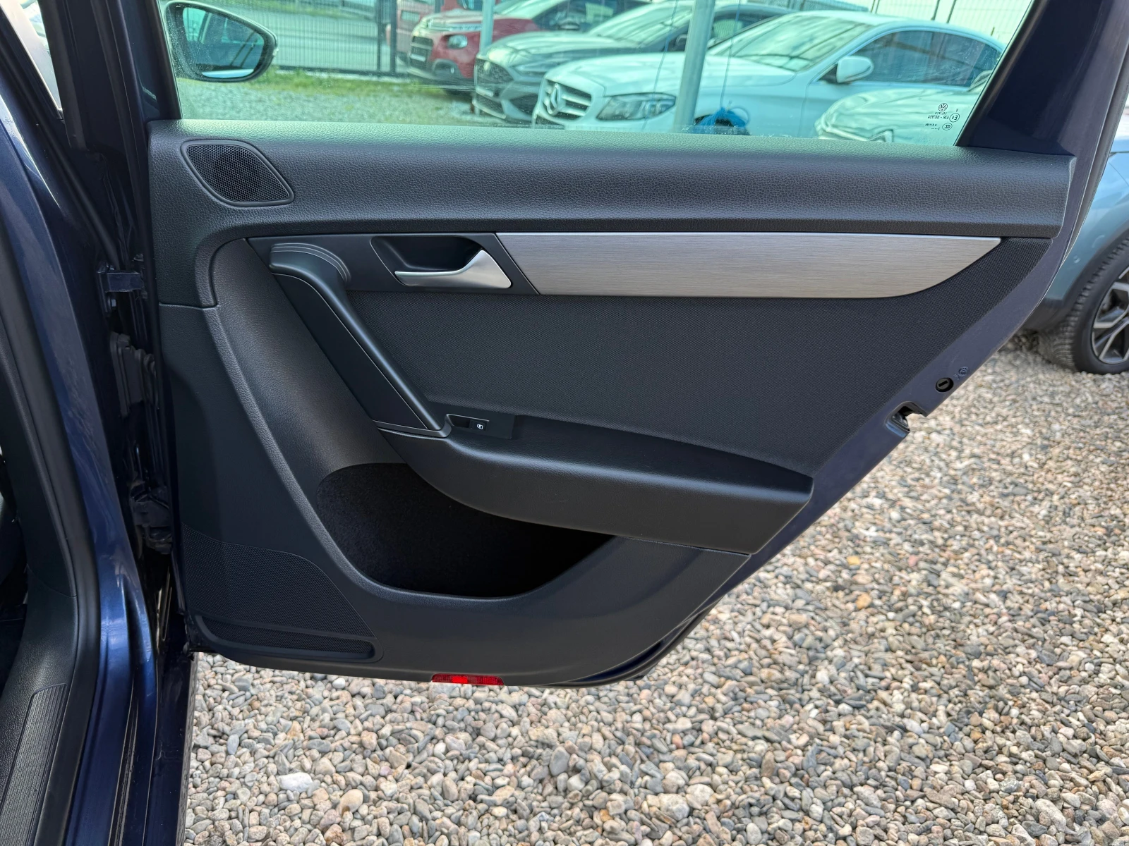 VW Passat 2.0 tdi, снимка 12 - Автомобили и джипове - 53988735