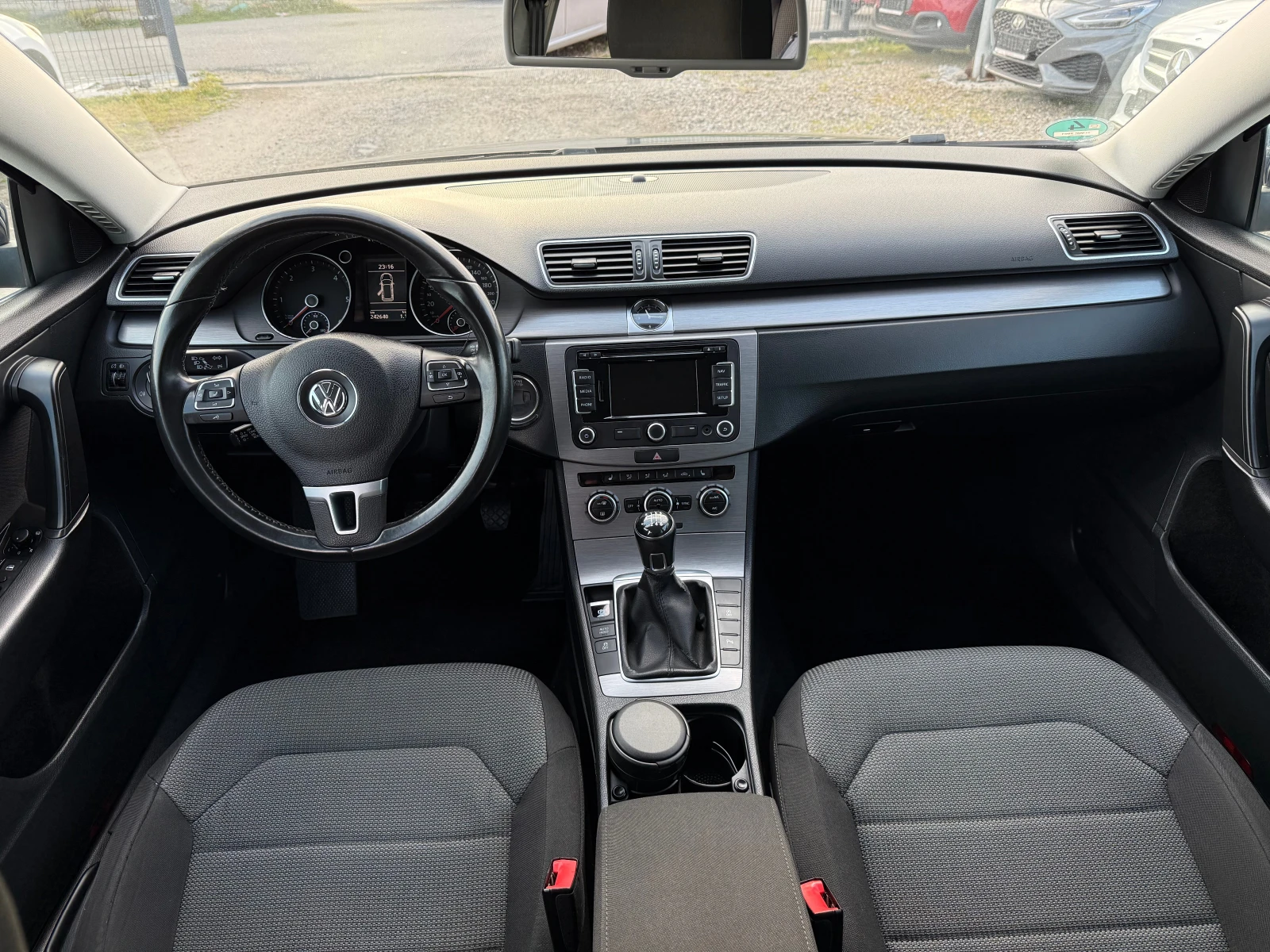VW Passat 2.0 tdi, снимка 11 - Автомобили и джипове - 53988735