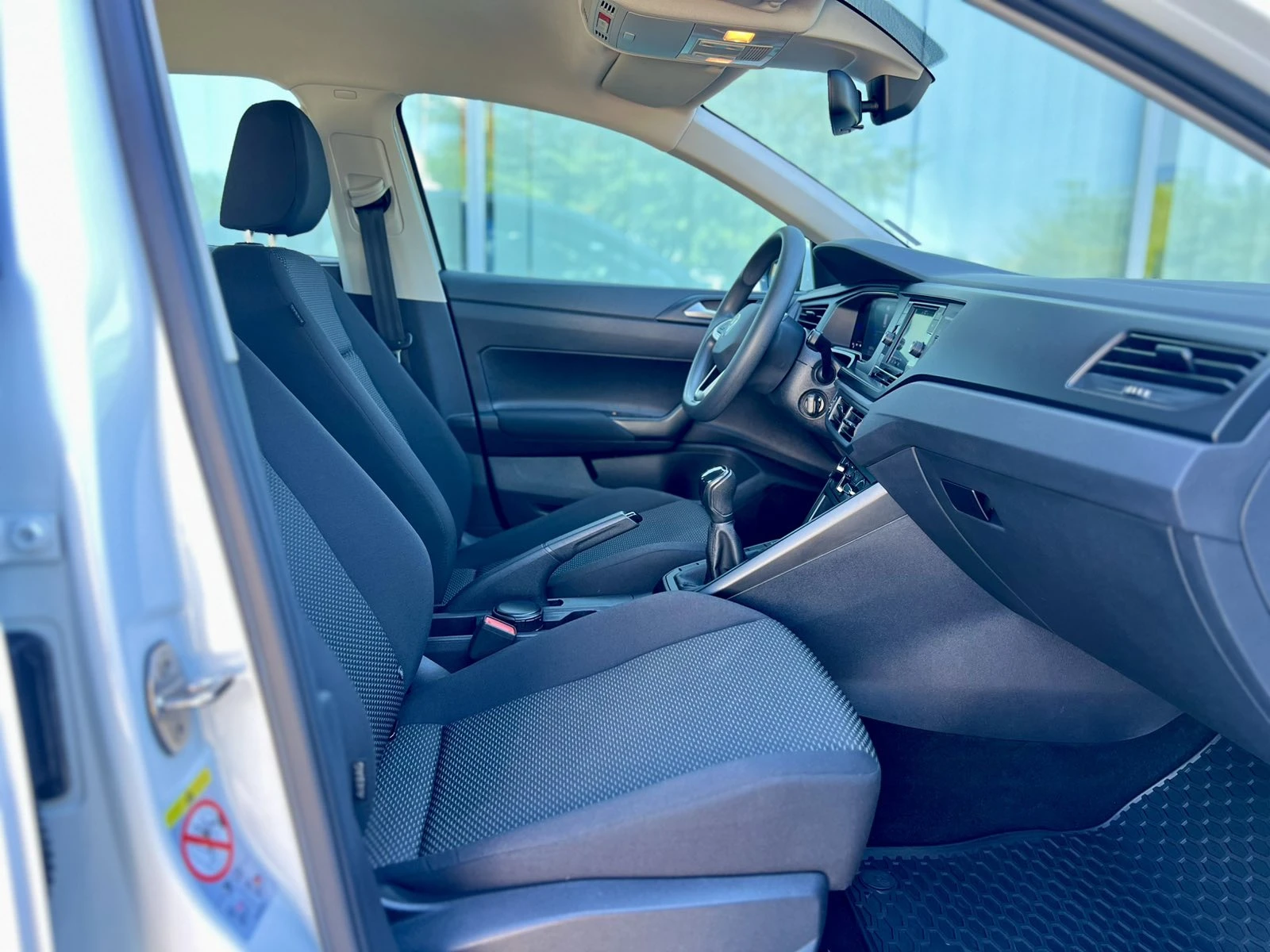 VW Polo Facelift / 1.0 TSI / 95 к.с. / LED / Digital / ACC, снимка 8 - Автомобили и джипове - 54853751