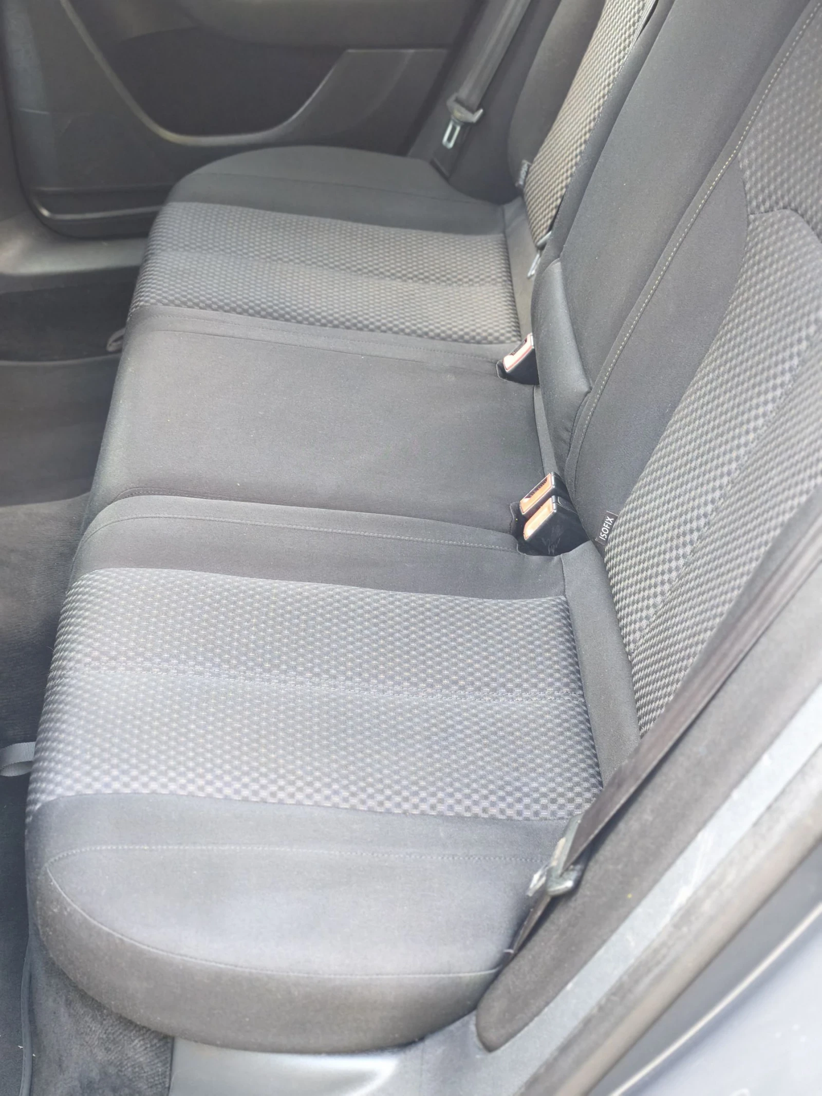 VW Passat 1.6 TDI , снимка 12 - Автомобили и джипове - 54989704