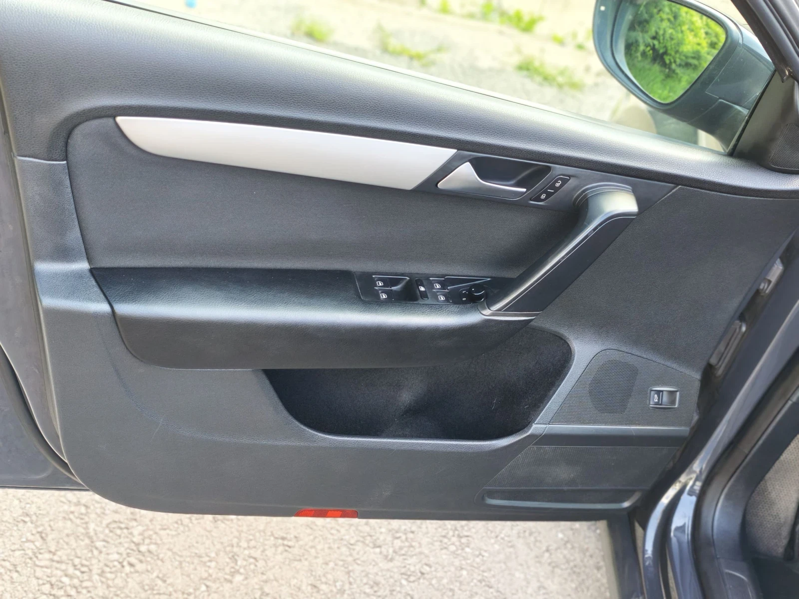 VW Passat 1.6 TDI , снимка 11 - Автомобили и джипове - 54989704
