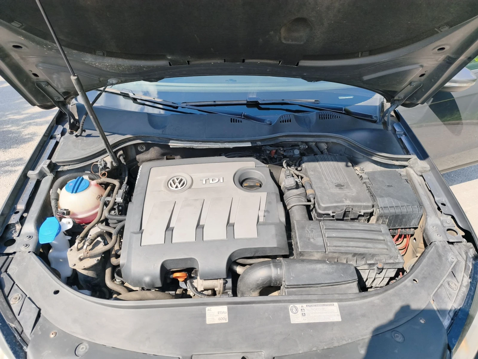 VW Passat 1.6 TDI , снимка 17 - Автомобили и джипове - 54989704