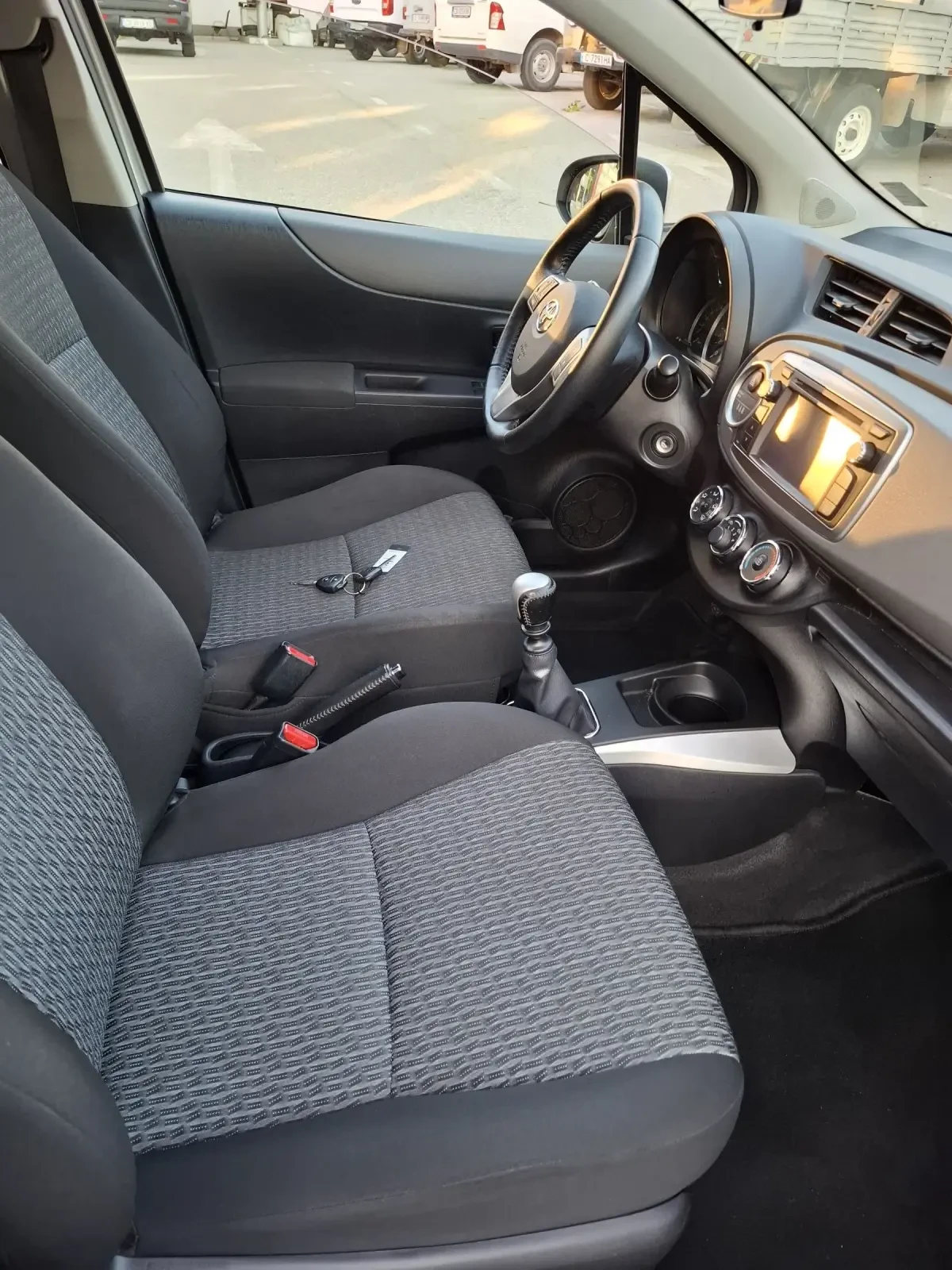 Toyota Yaris 1.3i * 99кс * Face * Navi, снимка 13 - Автомобили и джипове - 55538959