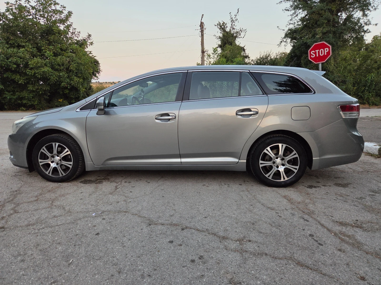 Toyota Avensis, снимка 5 - Автомобили и джипове - 55831667