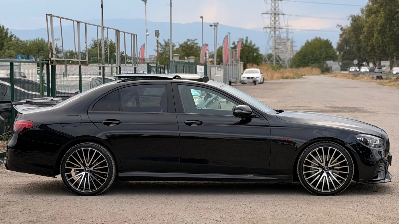 Mercedes-Benz E 220 d= 4MATIC= AMG= BRABUS= PANORAMA= BURMESTER= KEYLE, снимка 4 - Автомобили и джипове - 55930813