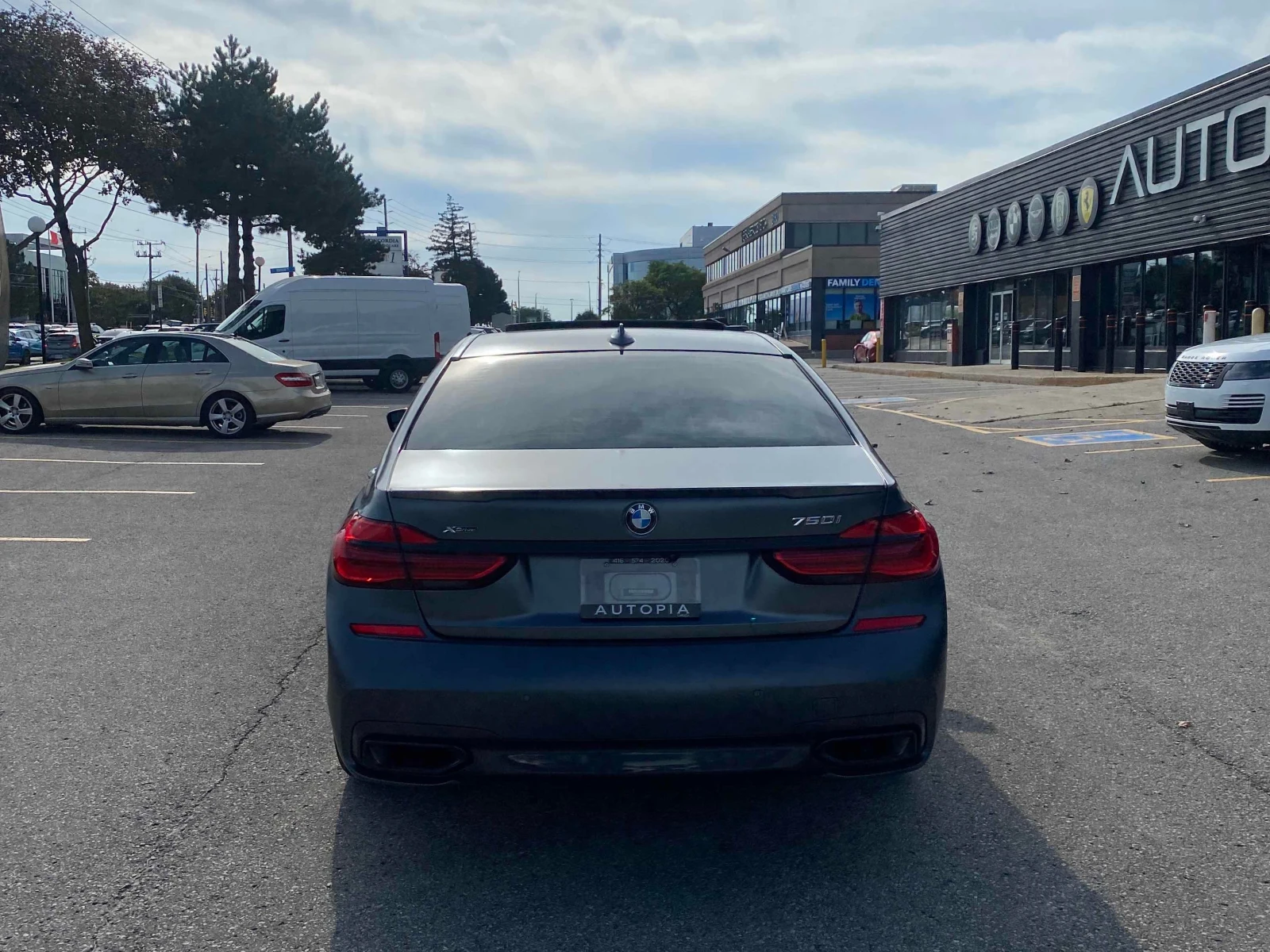 BMW 750 * 750i xDrive * CARFAX * ОПЦИЯ ЗА ФИНАНСИРАНЕ , снимка 4 - Автомобили и джипове - 56008139