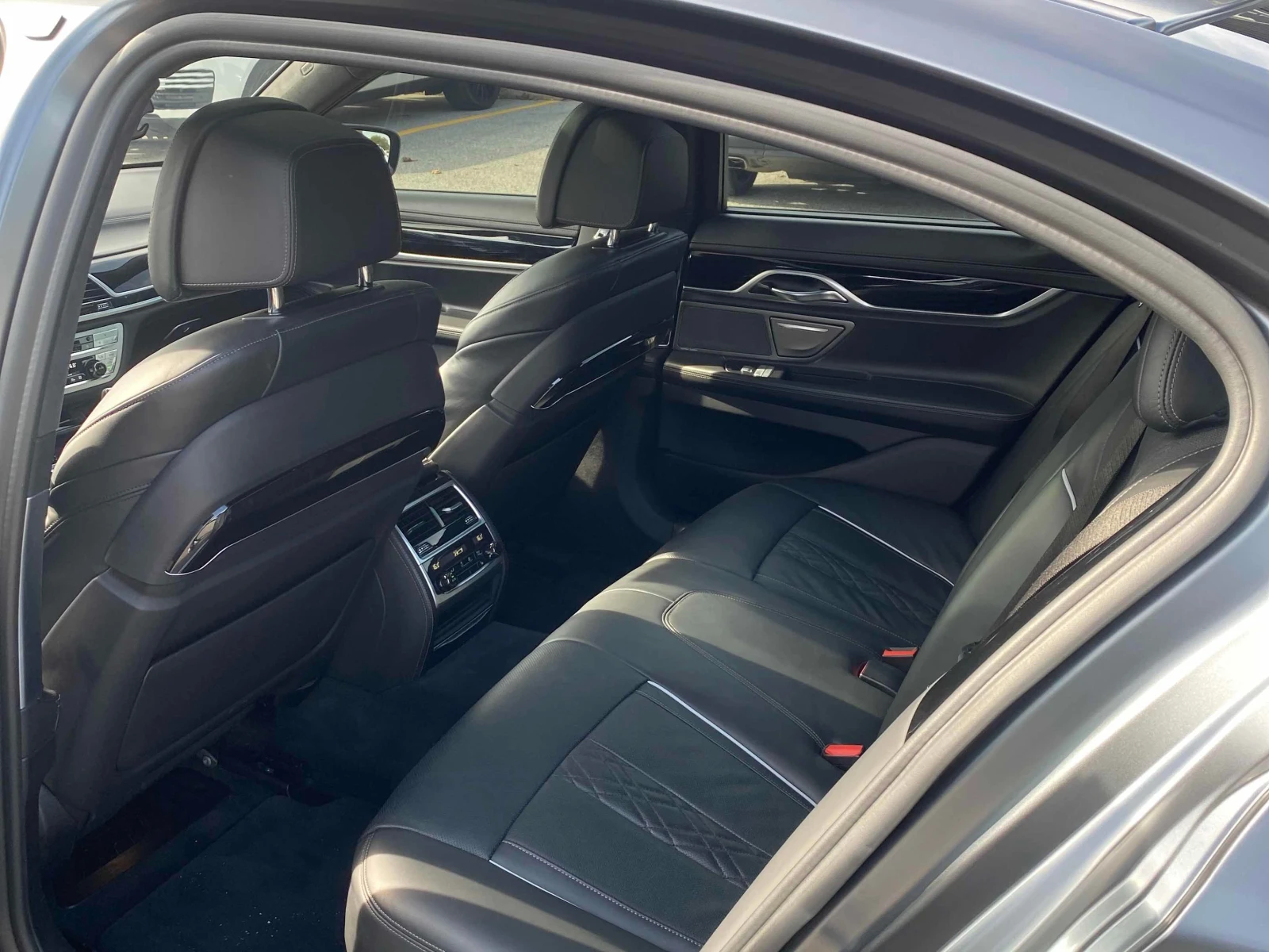 BMW 750 * 750i xDrive * CARFAX * ОПЦИЯ ЗА ФИНАНСИРАНЕ , снимка 10 - Автомобили и джипове - 56008139