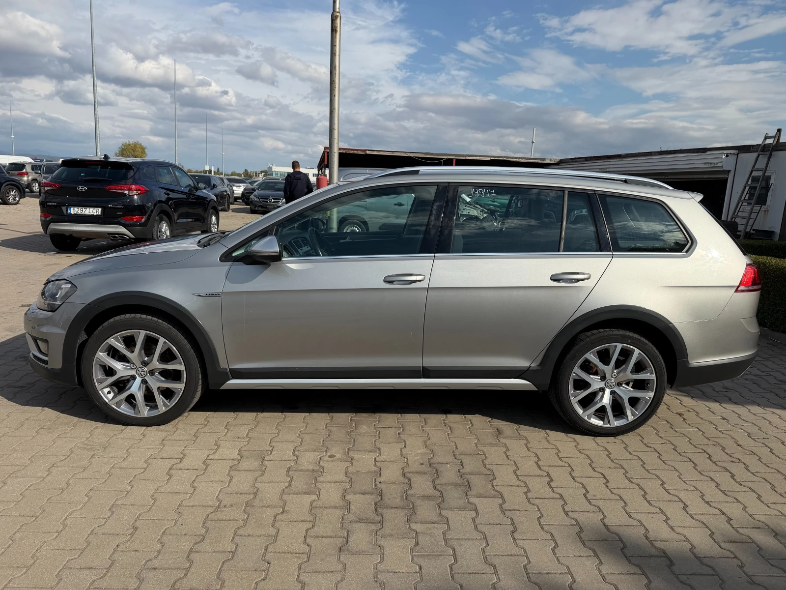 VW Alltrack GOLF 2.0TDI 4MOTION AVTOMAT/NAVI EURO 6, снимка 9 - Автомобили и джипове - 56272484